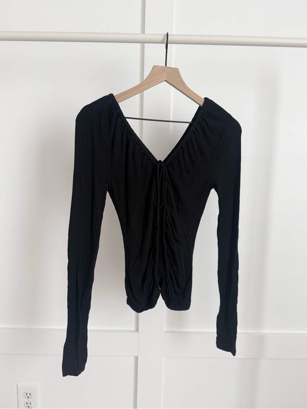 Veronica Beard Black Cinch V-Neck Long Sleeve Top